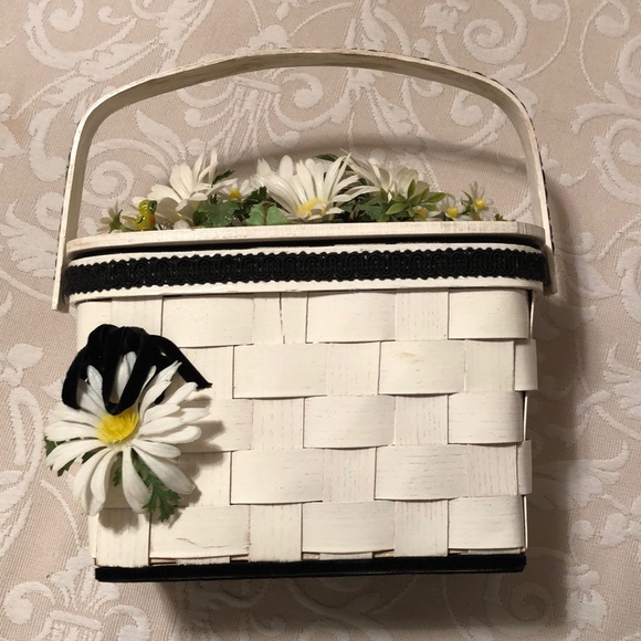 Vintage Handbags - Vintage Daisy bumble bee purse